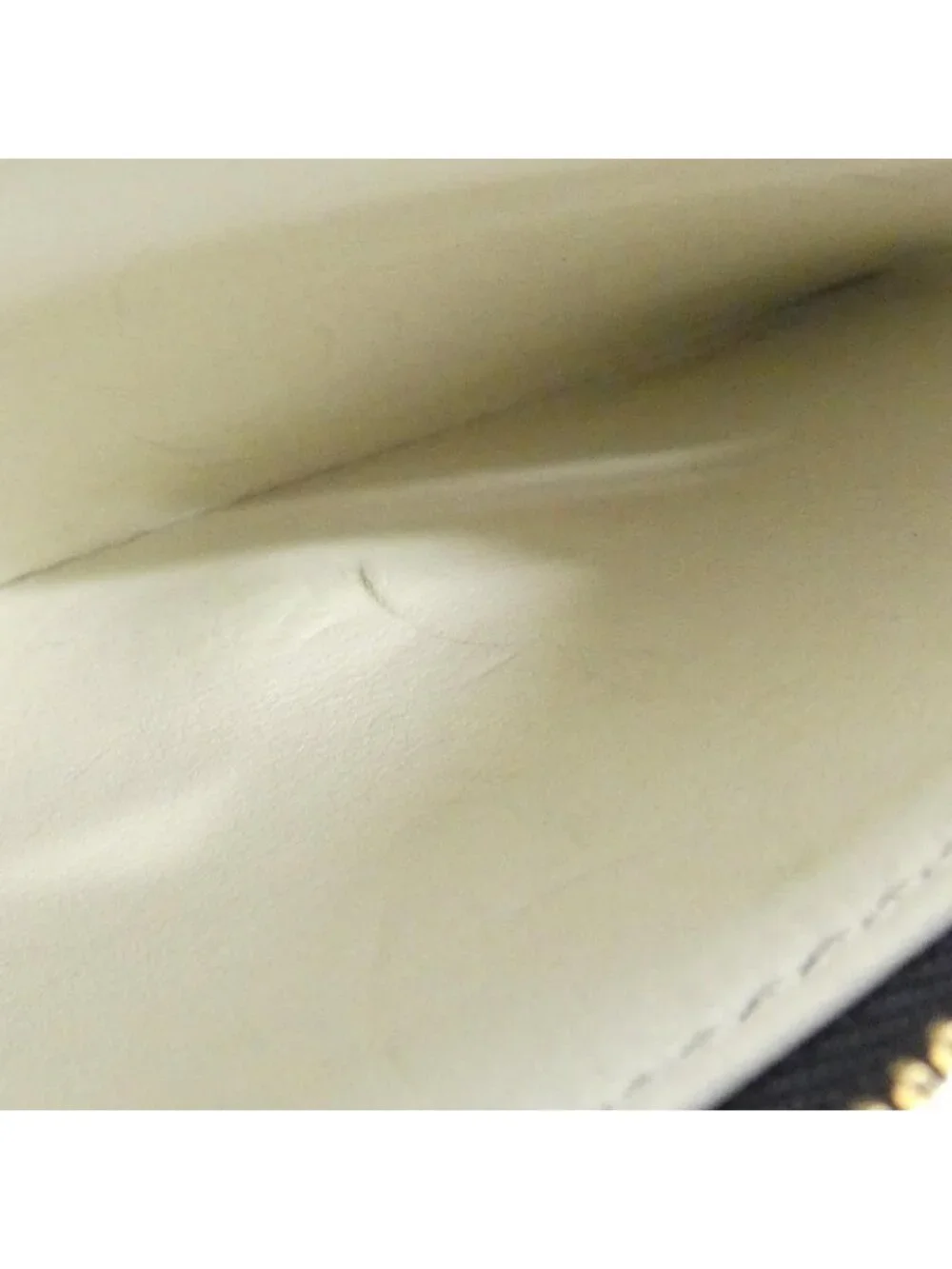 Louis Vuitton Taurillon Portefeuille Capucines Compact Wallet